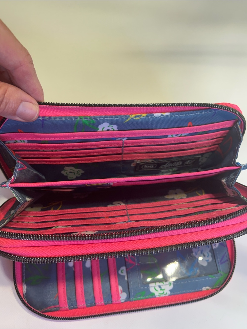 Lug Splits Hot Pink Quilted Zip Around Wallet Wristlet Organizer Floral Travel - Picture 5 of 9